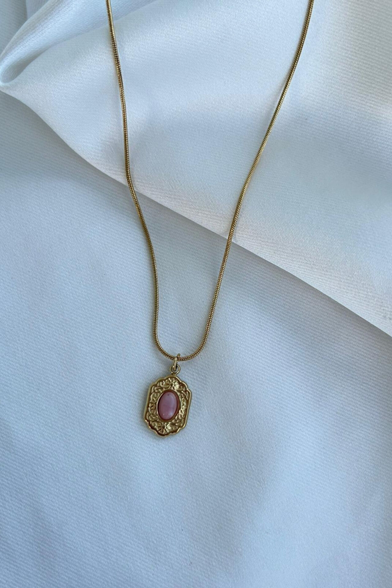 Pembe Taş Detaylı Etnik Model Kolye