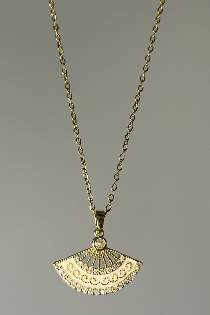 Beyaz Yelpaze Model Kolye