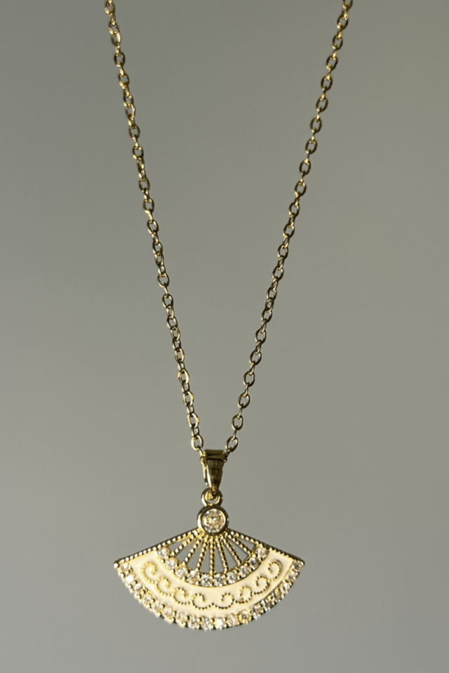 Beyaz Yelpaze Model Kolye