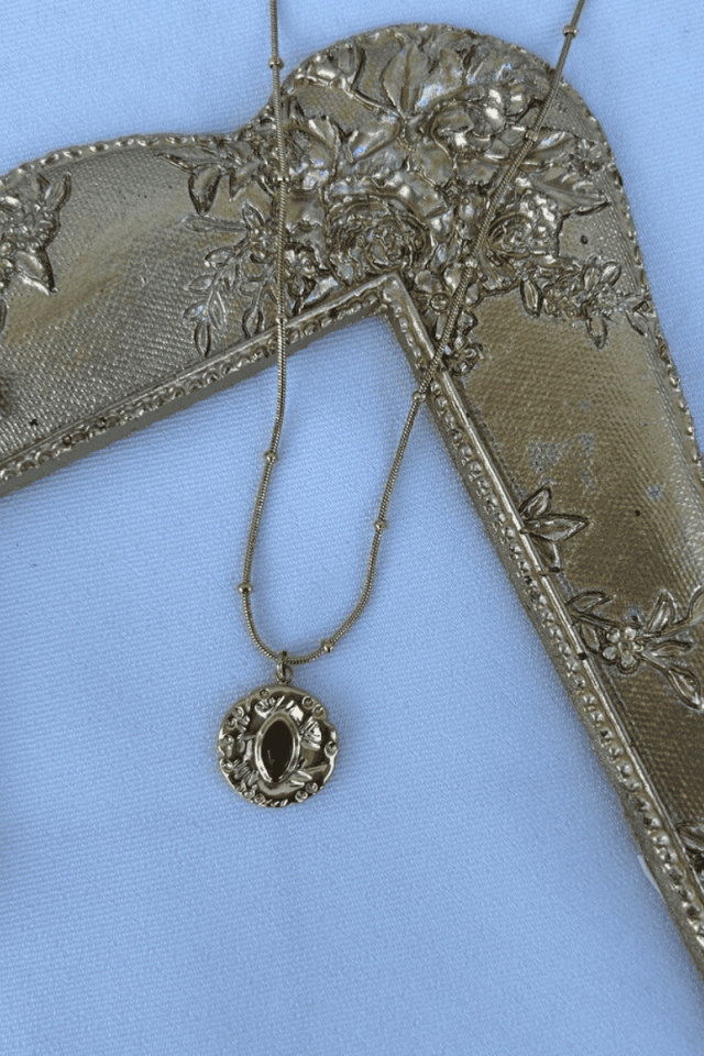 Siyah Kedi Gözü Detaylı Plaka Kolye