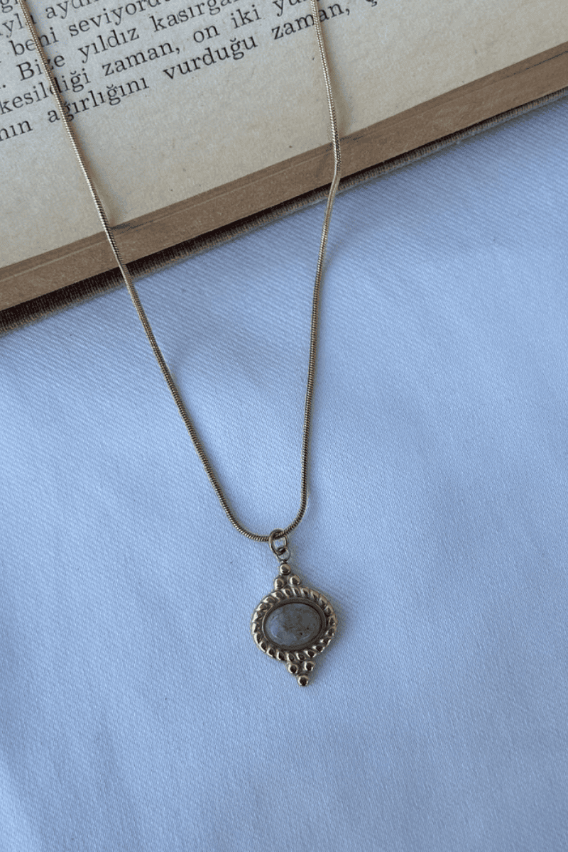 Taş Rengi Etnik Model Oval Kolye