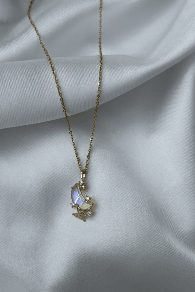 Kelebek Detaylı Yansımalı Ay Kolye