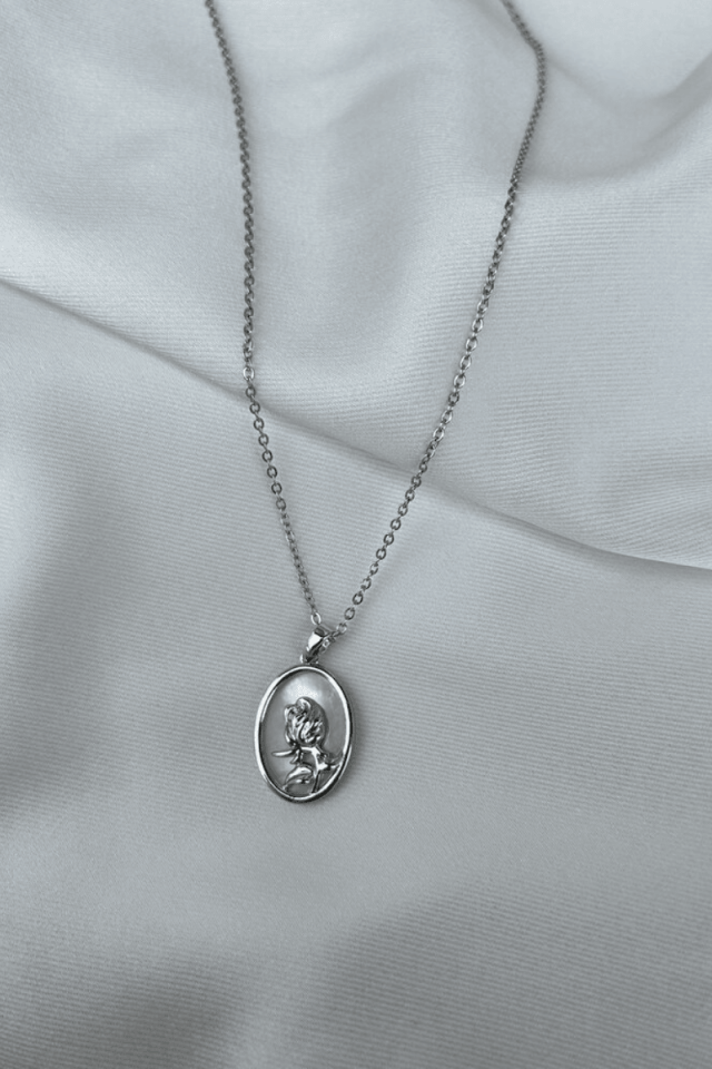 Gül Detaylı Plaka Model Kolye (silver)