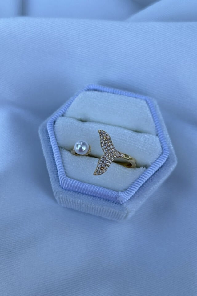 İnci Detaylı Balina Kuyruğu Model Yüzük