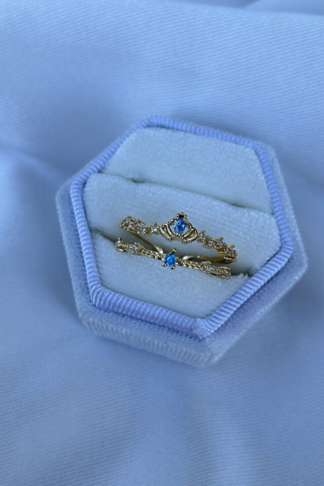 Mavi Taş Detaylı Taç Model Yüzük