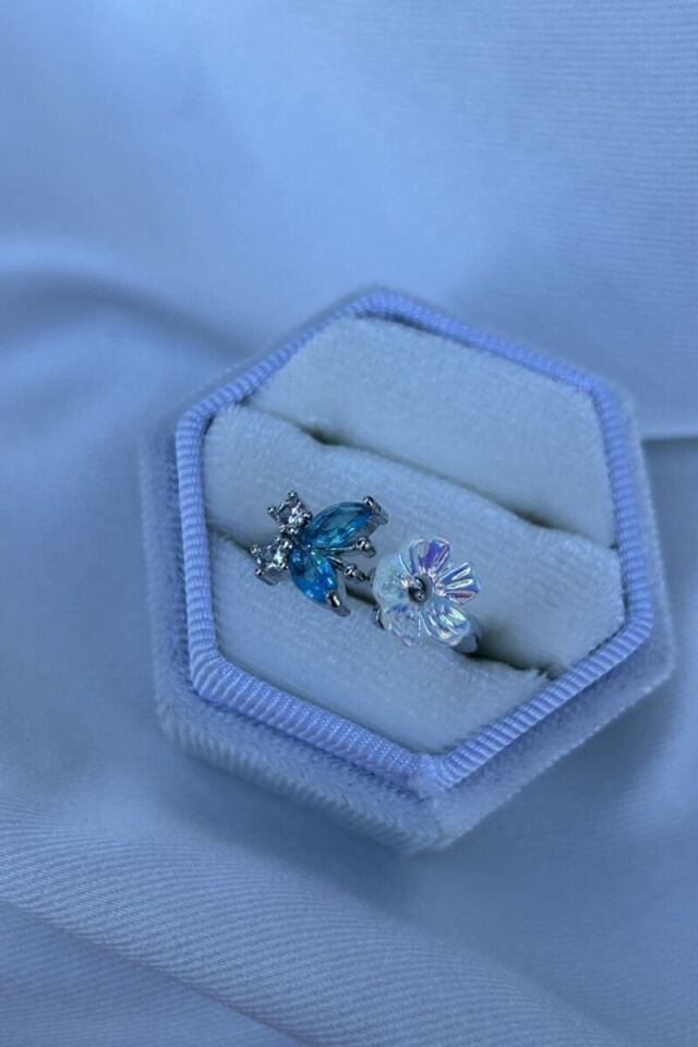 Manolya Çiçeği Mavi Taş Kelebek Detaylı Yüzük (silver)