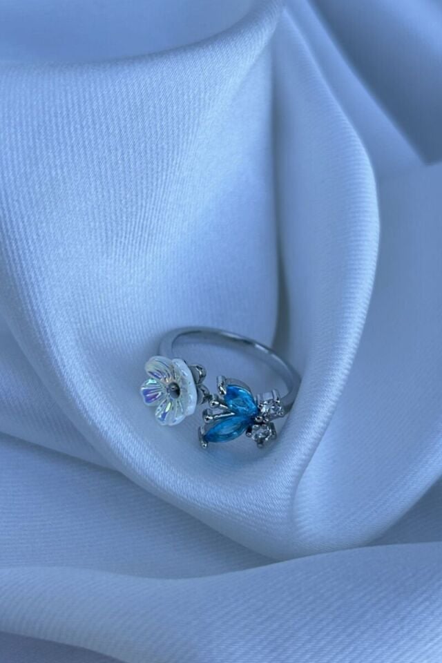 Manolya Çiçeği Mavi Taş Kelebek Detaylı Yüzük (silver)