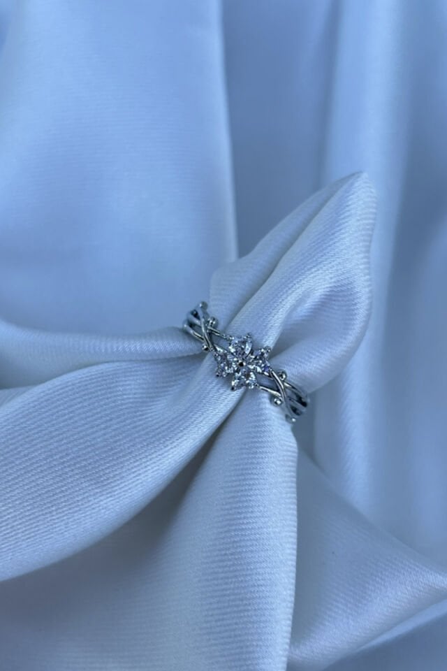 Kristal Taş Yonca Model Yüzük (silver)