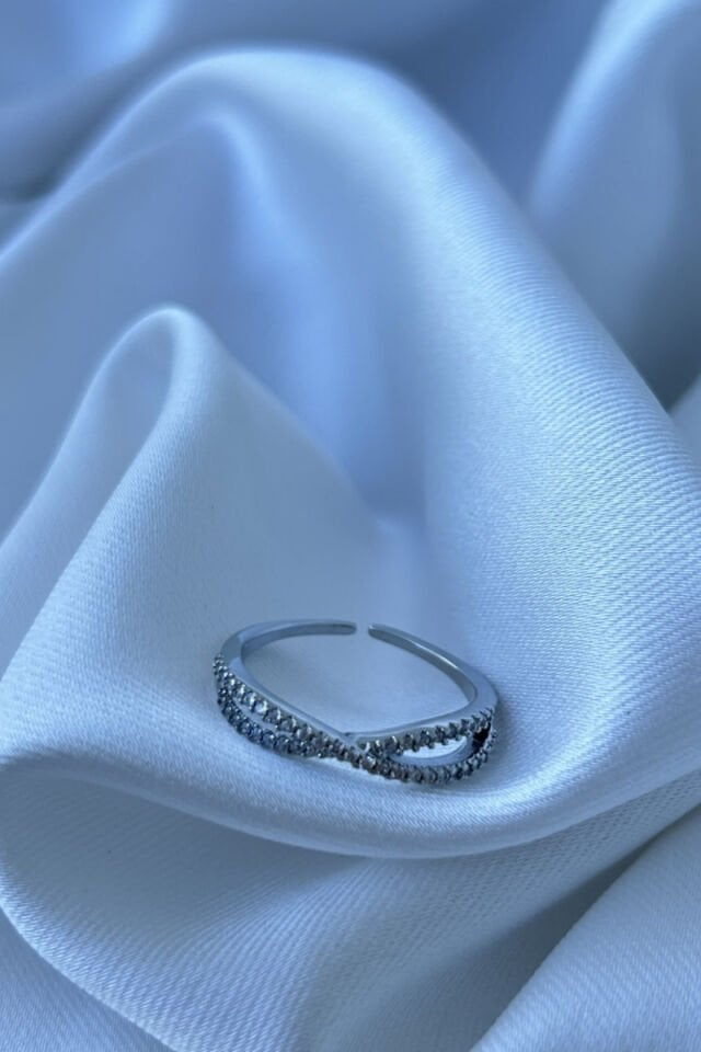 Çapraz Model Kristal Taş Tasarım Yüzük (silver)