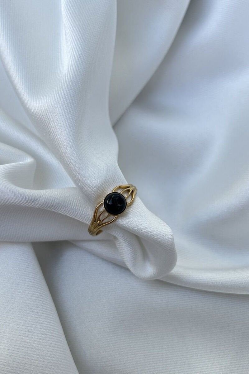 Siyah Taş Detaylı Tasarım Model Yüzük