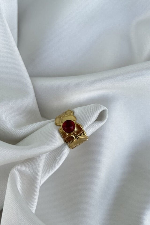 Kırmızı Taş Detaylı Kalın Tasarım Model Yüzük