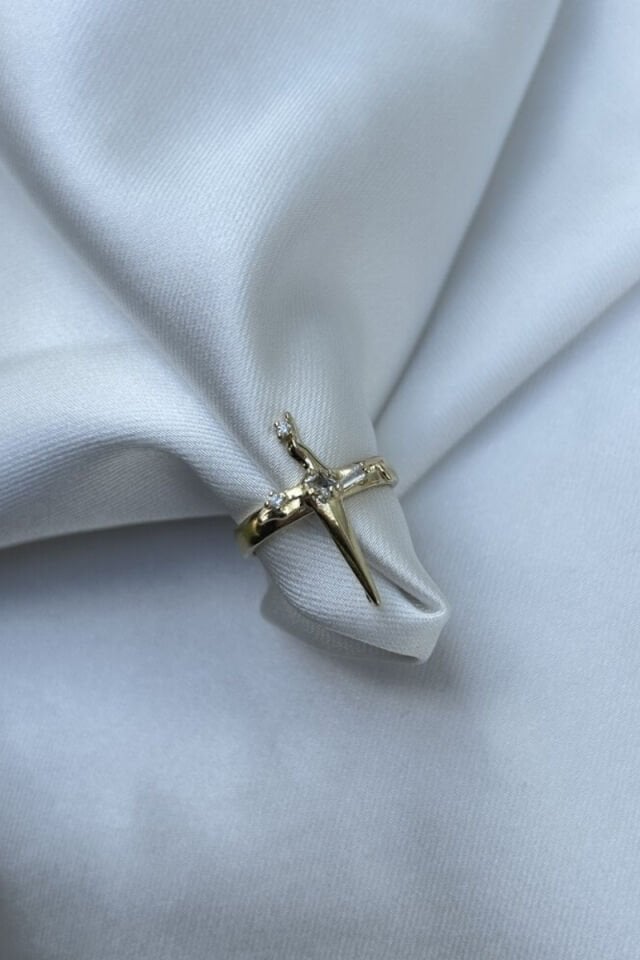 Kristal Taş Detaylı Kılıç Model Yüzük