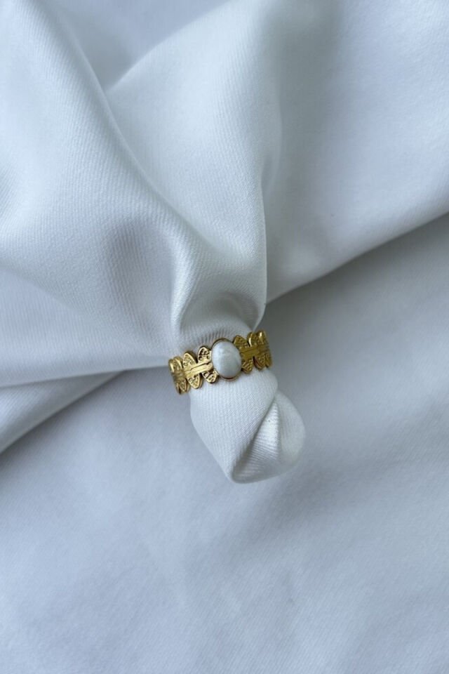 Oval Beyaz Taş Detaylı Tırtık Model Tasarım Yüzük