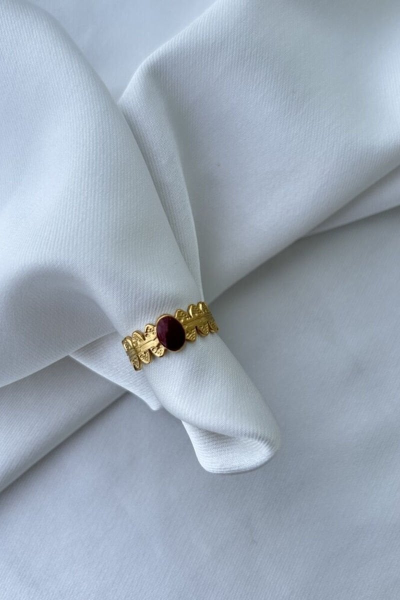 Oval Kırmızı Taş Detaylı Tırtık Model Tasarım Yüzük