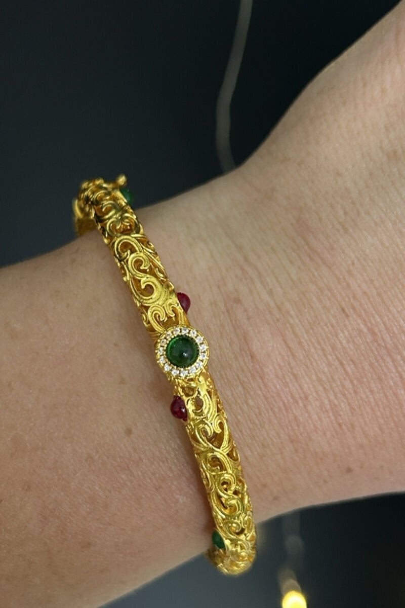 Yeşil Taş Detaylı İşlemeli Tasarım Model Kelepçe