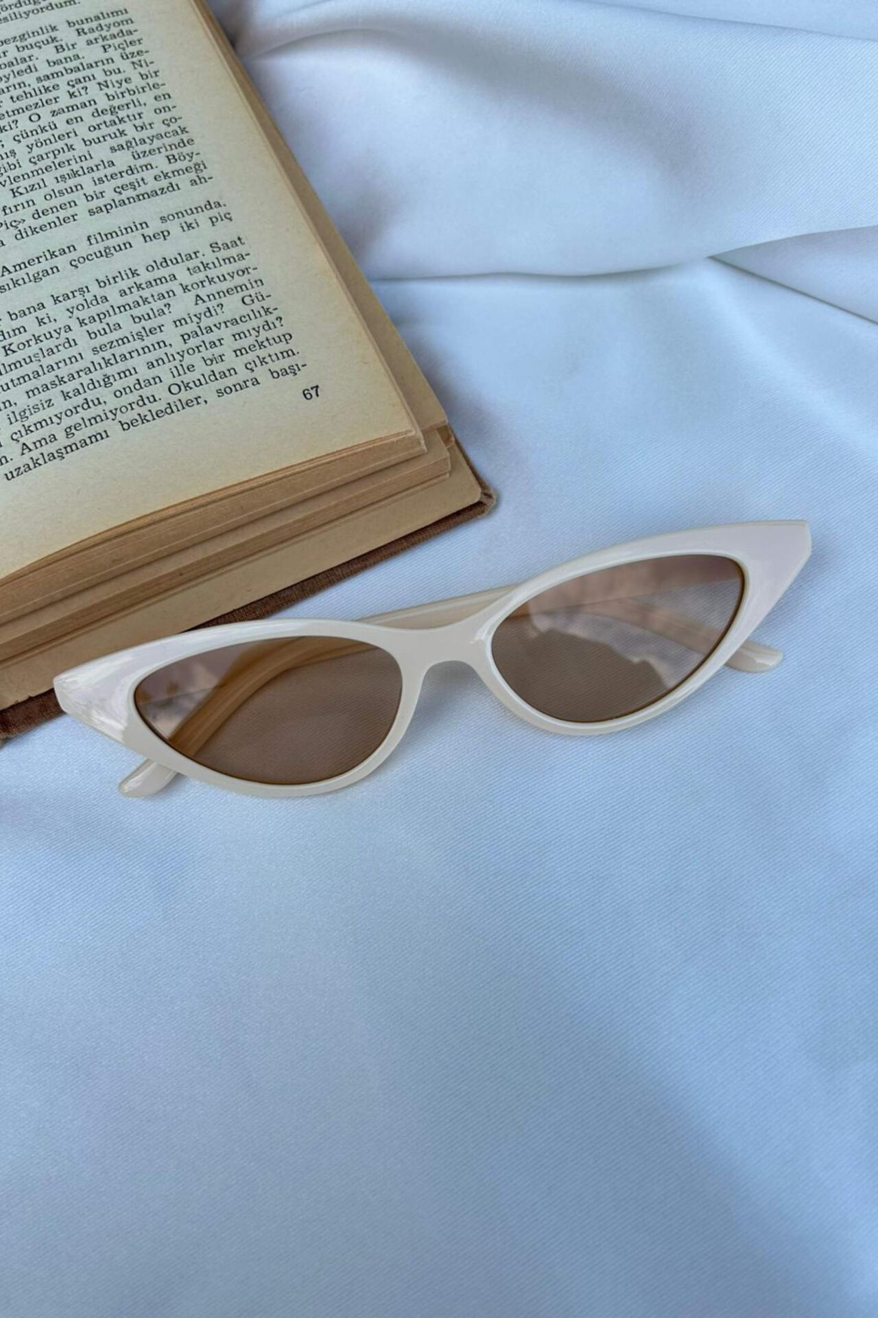 Vintage Kedi Gözü Model Krem Rengi Gözlük