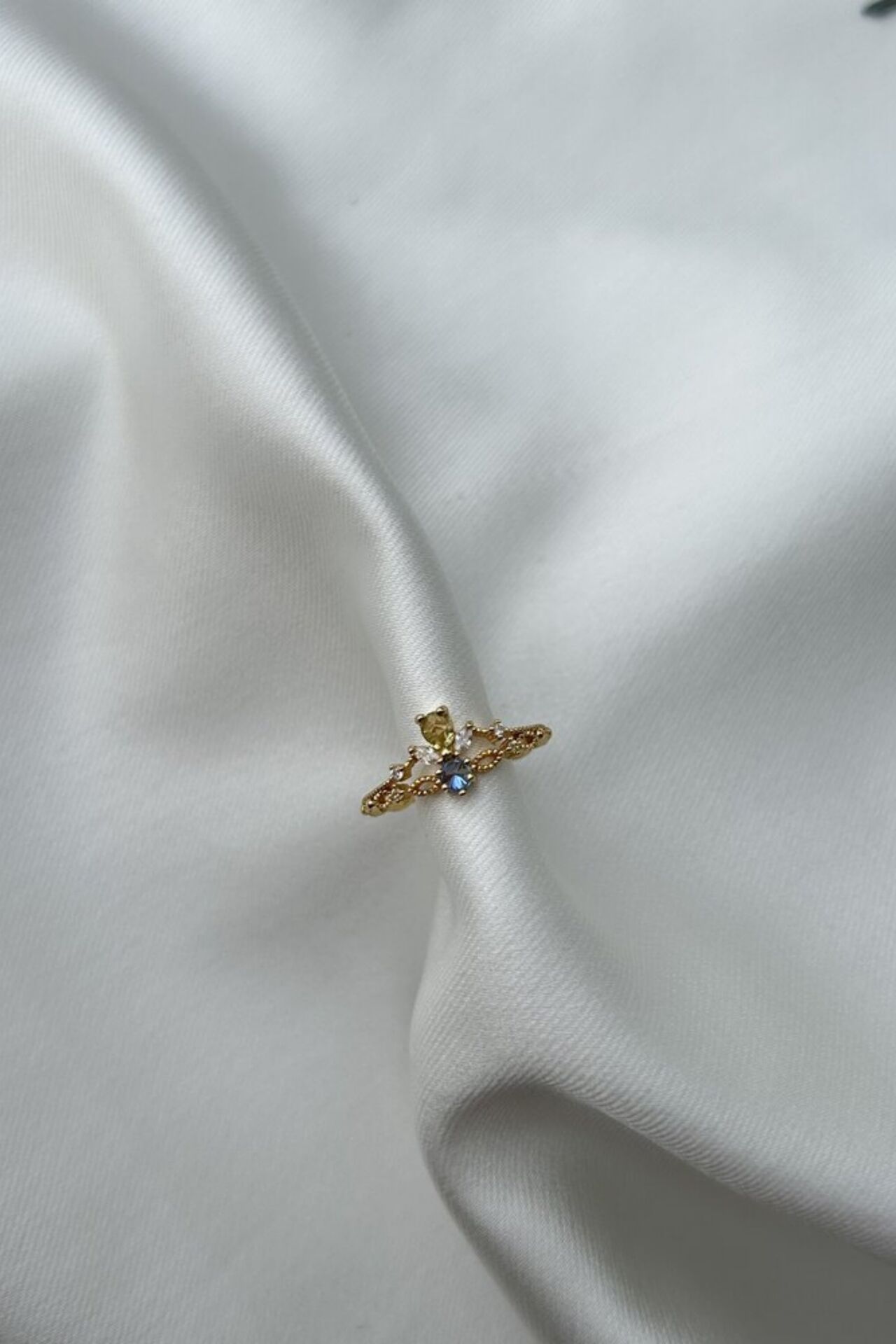 Zarif Tasarım Renkli Taş Detaylı Yüzük (gold)