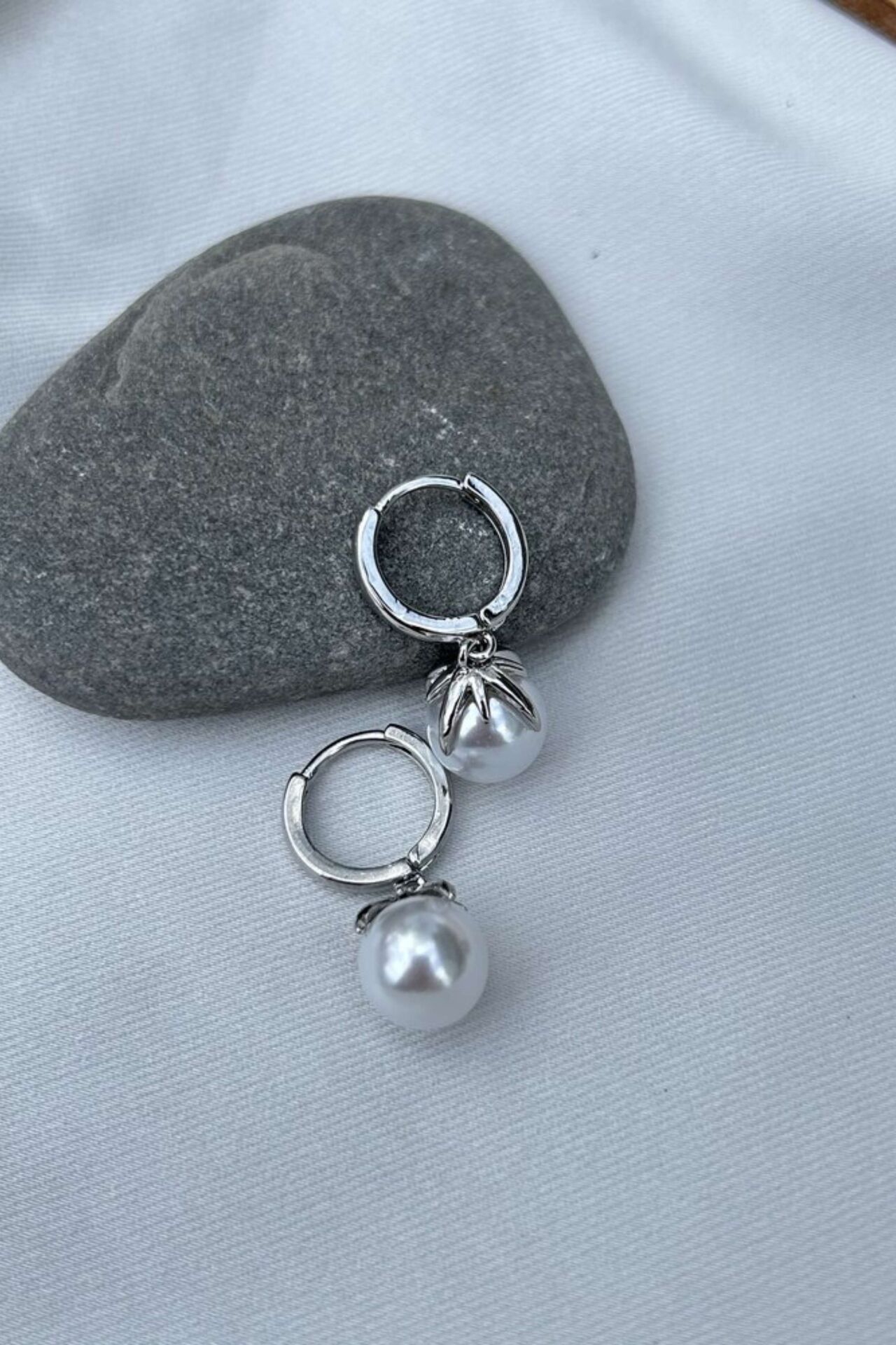 İnci Detaylı Sarkıntılı Küpe