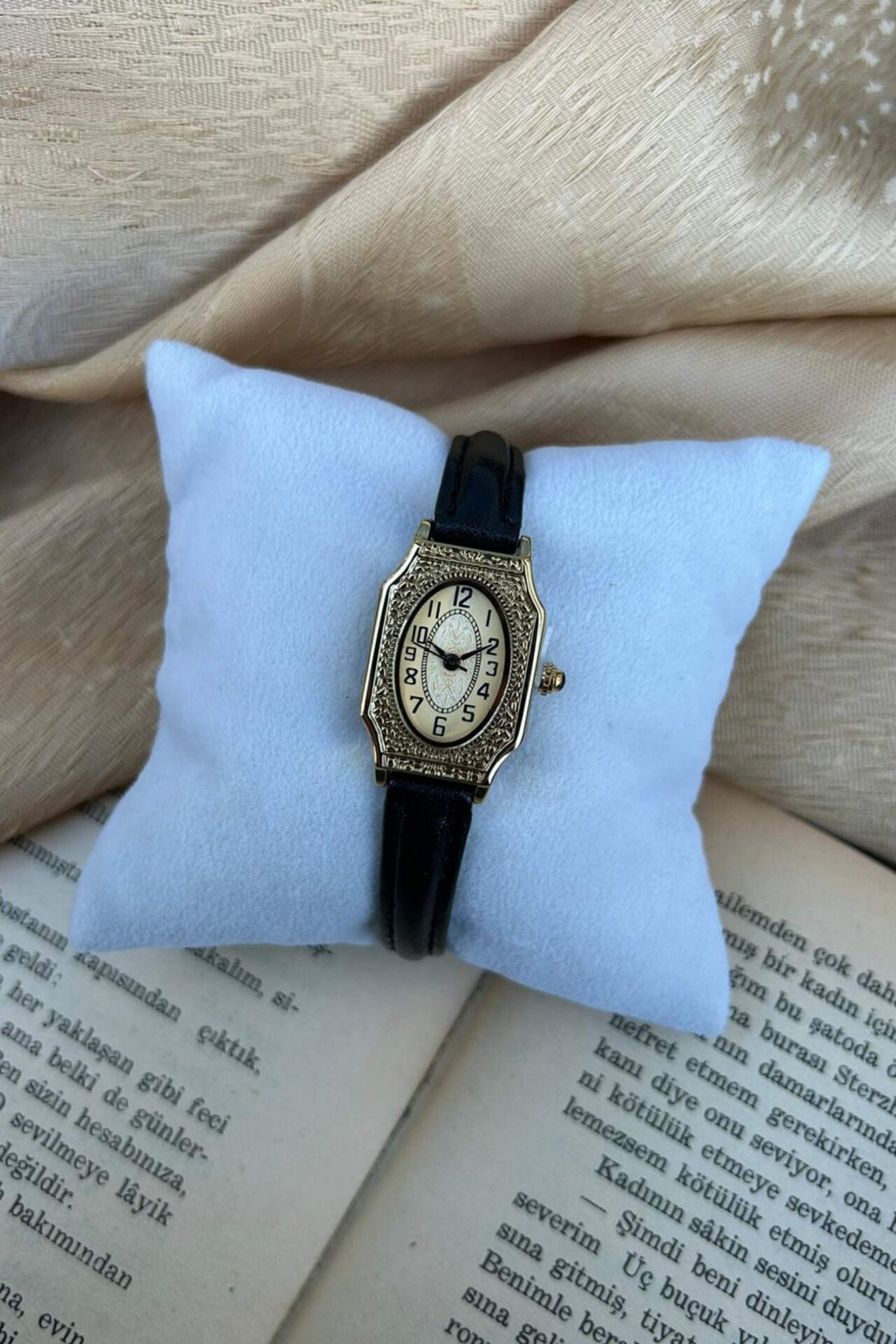 Vintage Model Tasarım Siyah Kordon Saat