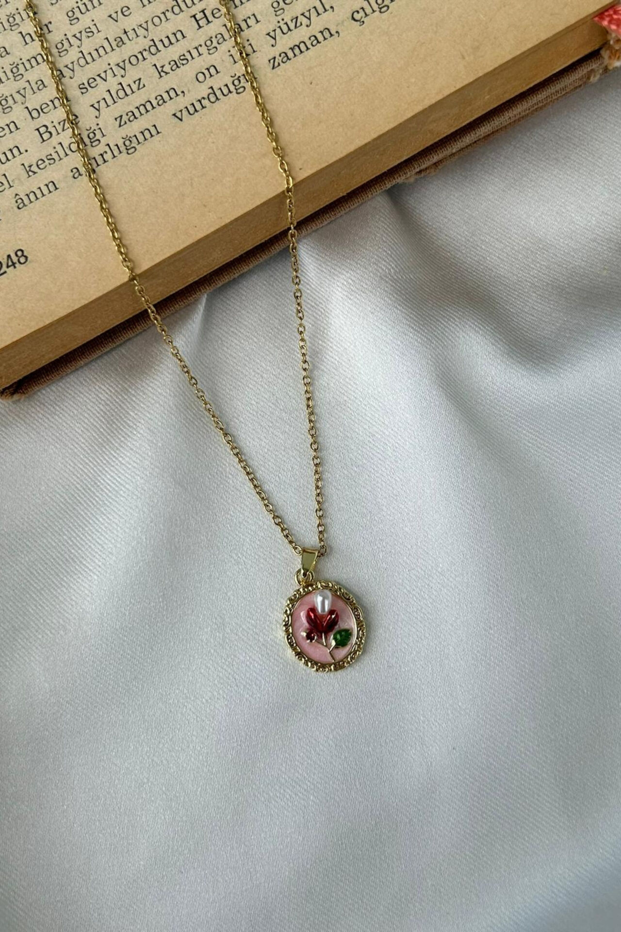 Kırmızı Lale Desenli Sanat Kolye