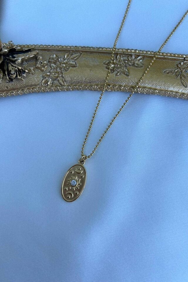 Ay ve Güneş Detaylı Oval Plaka Kolye