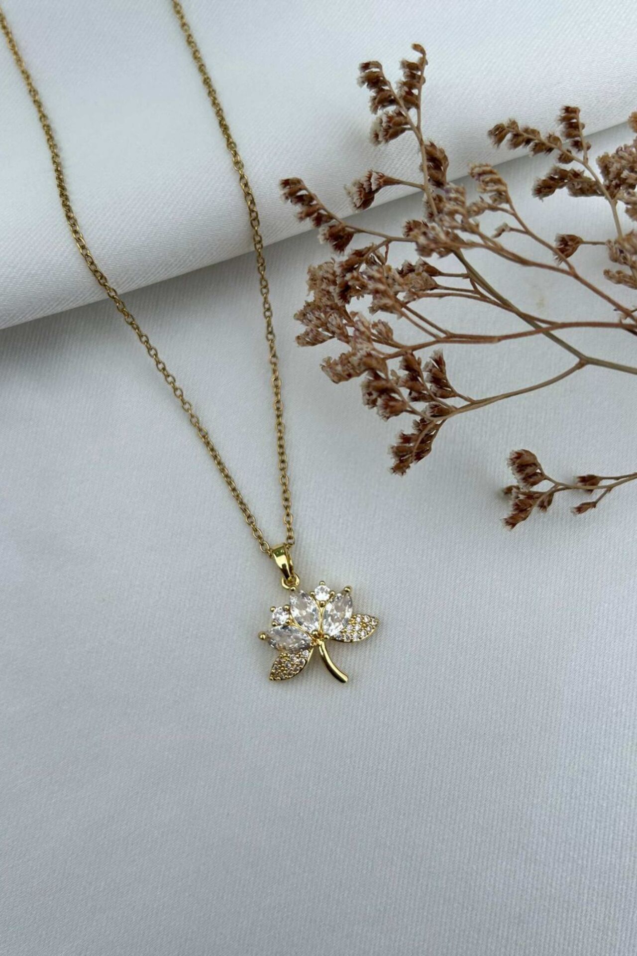 Kristal Lotus Çiçeği Kolye