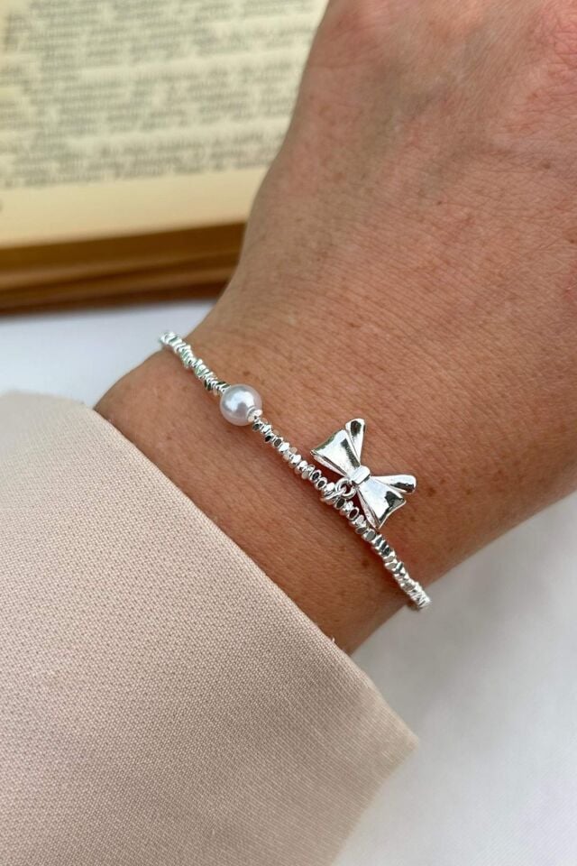 Fiyonk Detaylı Parlak Boncuk Bileklik