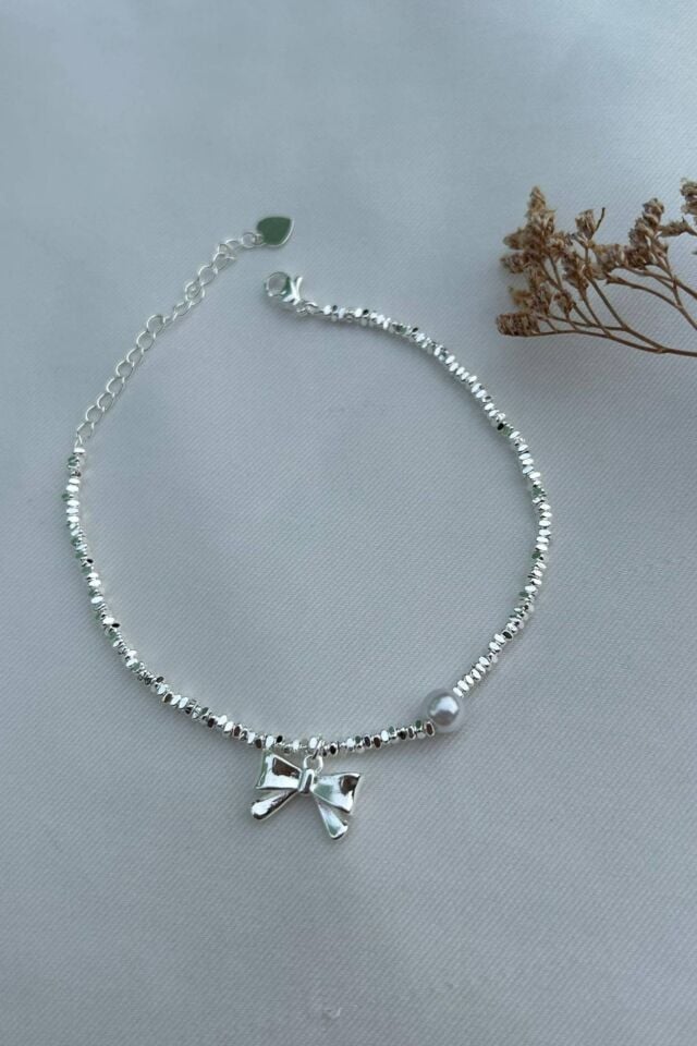 Fiyonk Detaylı Parlak Boncuk Bileklik