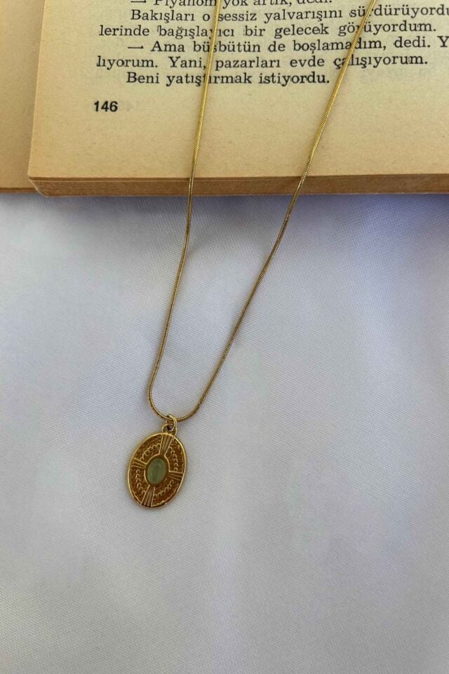 Yeşil taş detaylı oval etnik model kolye