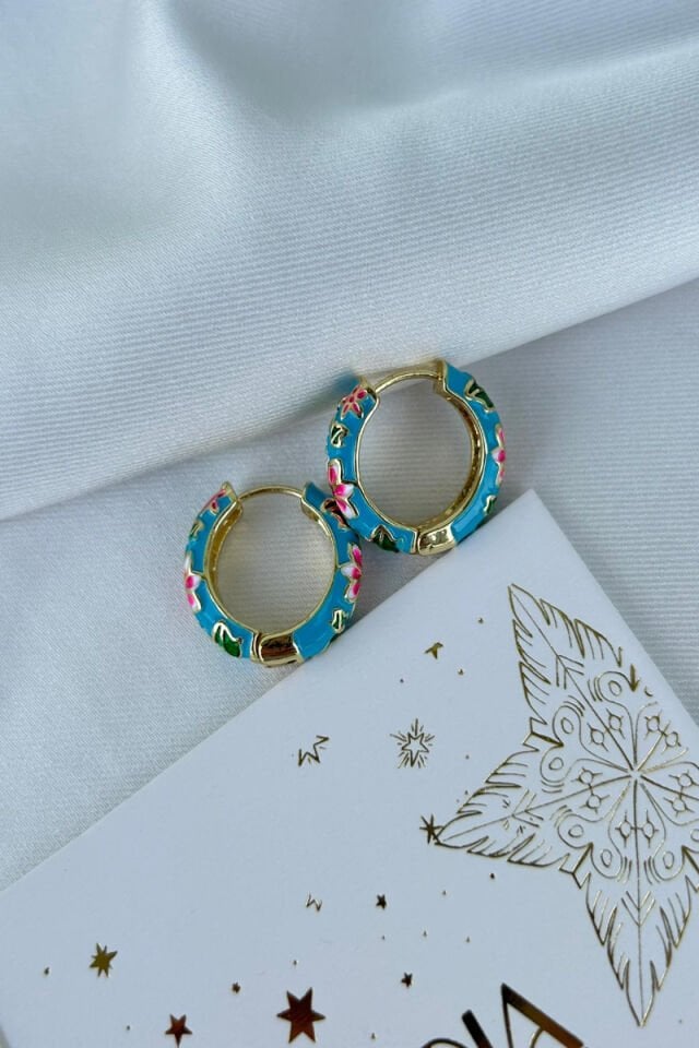 Çiçek Detaylı Mavi Halka Küpe