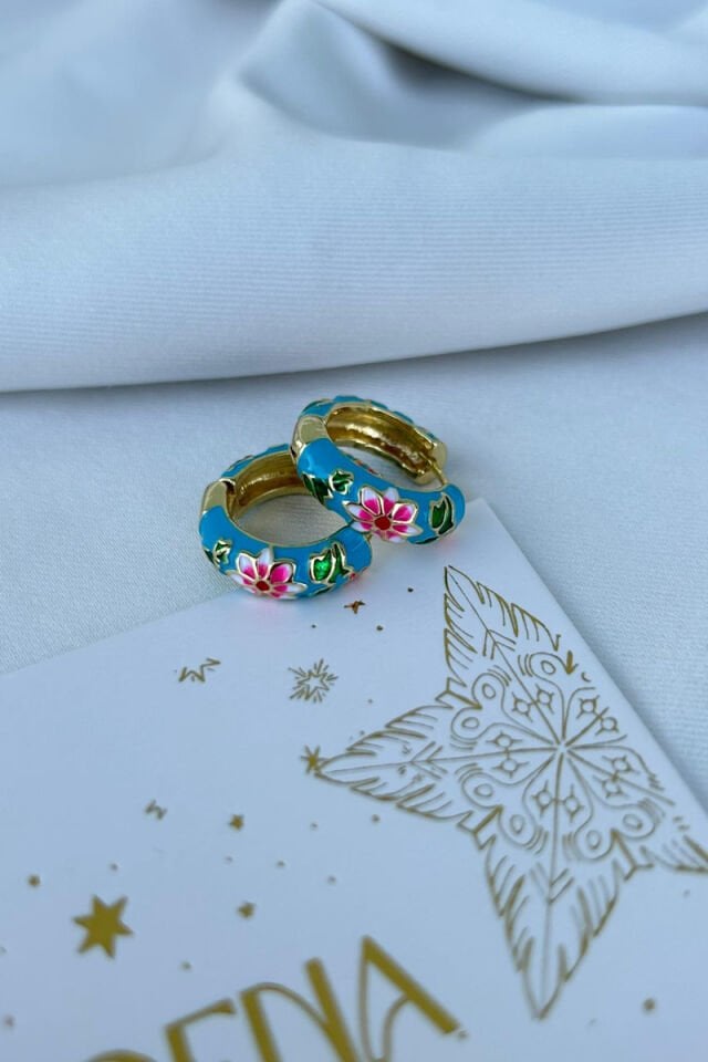 Çiçek Detaylı Mavi Halka Küpe