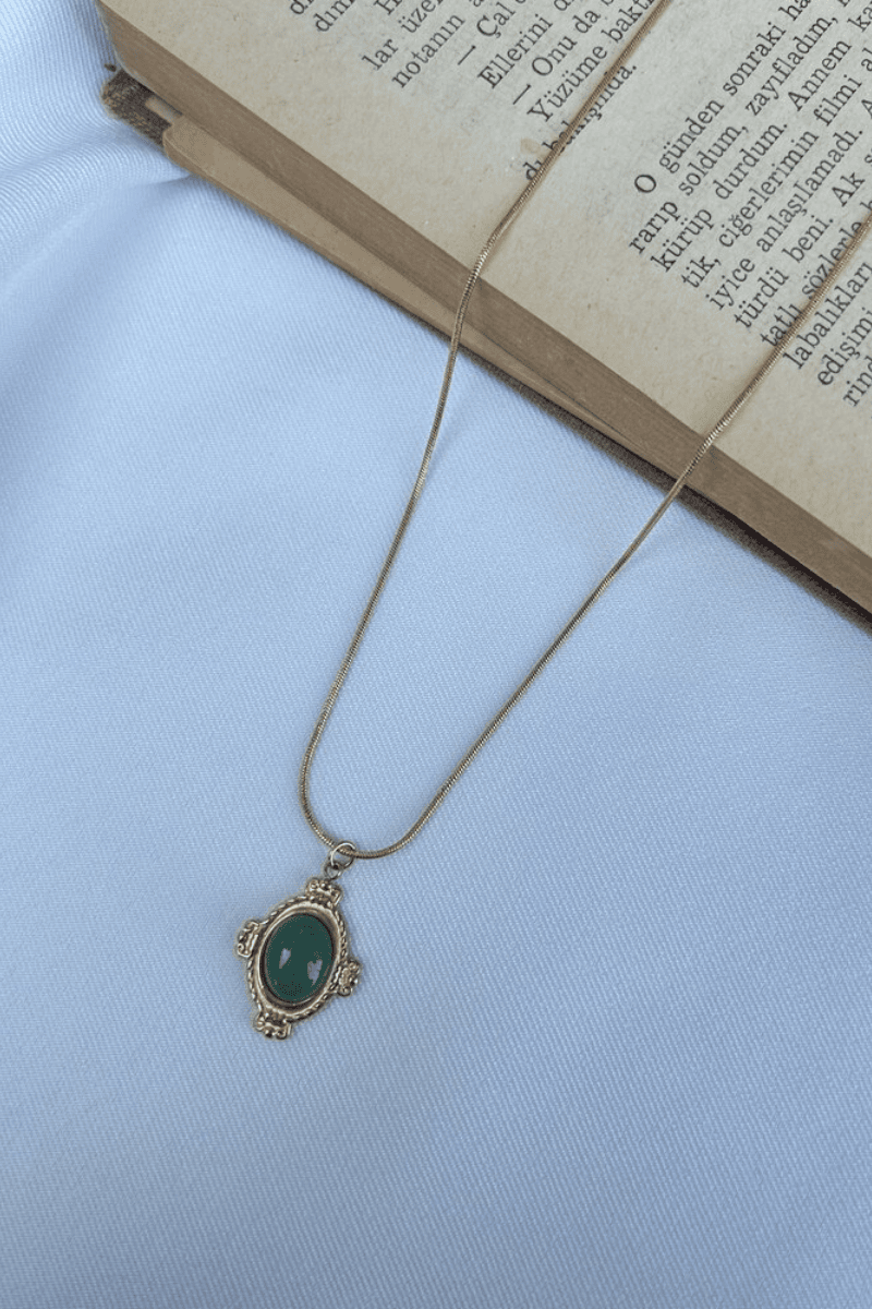 Yeşil Taş Etnik Model Oval Kolye