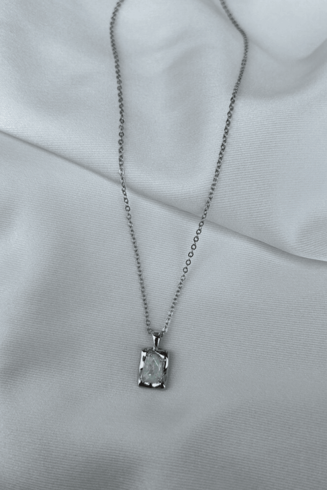Sedefli Yansımalı Taş Model Kolye (silver)