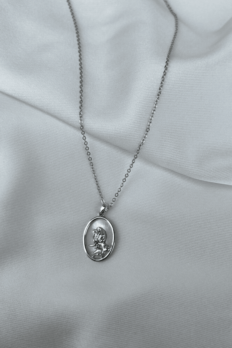 Gül Detaylı Plaka Model Kolye (silver)