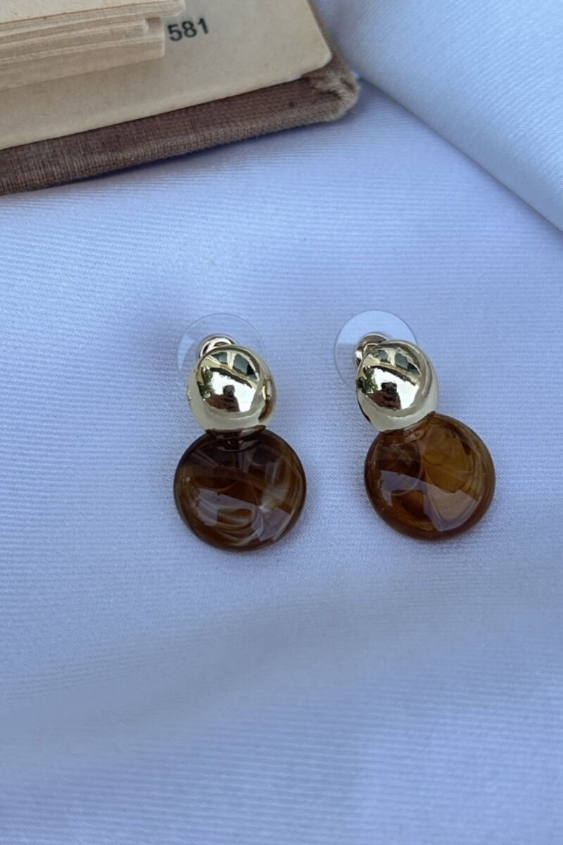 Gold Detaylı Kahverengi Sarkıntılı Küpe