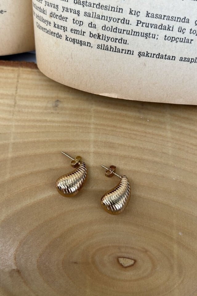 Tırtık Detaylı Damla Model Küpe