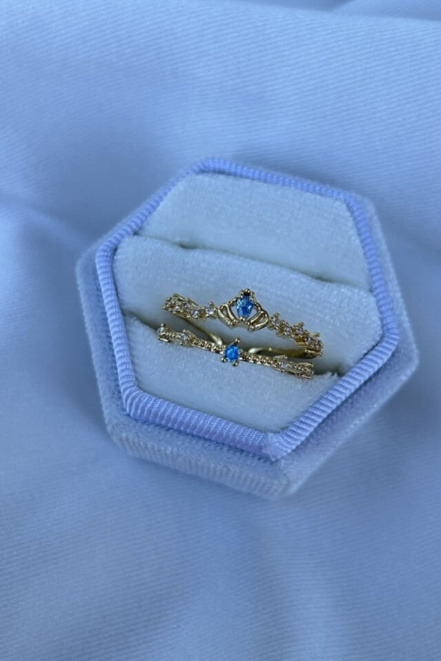 Mavi Taş Detaylı Taç Model Yüzük