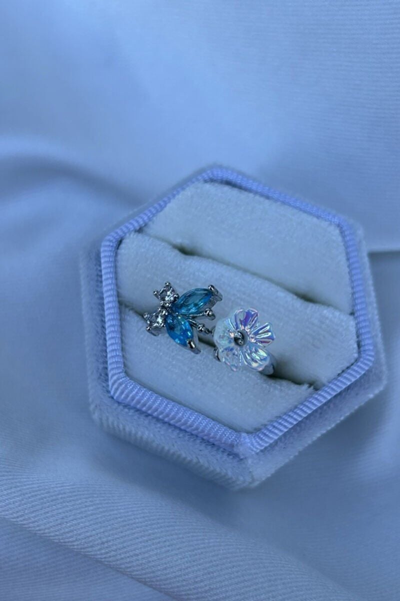 Manolya Çiçeği Mavi Taş Kelebek Detaylı Yüzük (silver)