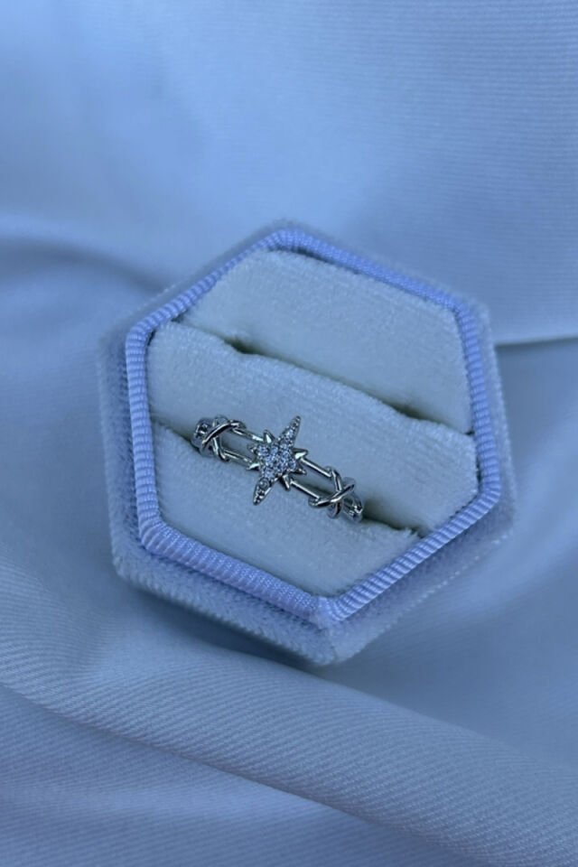 Taşlı Kutup Yıldızı Model Yüzük (silver)