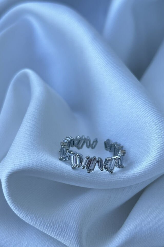 Geometrik Model Kristal Tasarım Yüzük (silver)