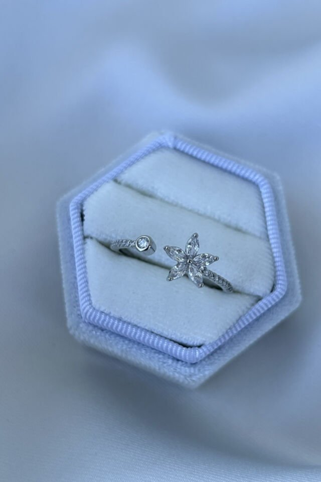 Kristal Çiçek Model Yüzük (silver)