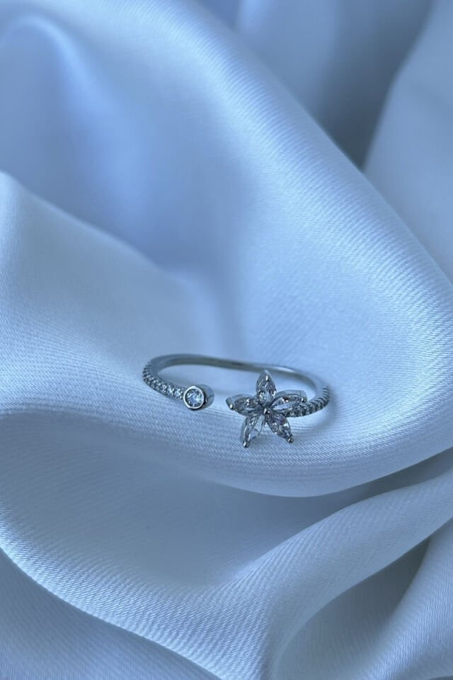 Kristal Çiçek Model Yüzük (silver)