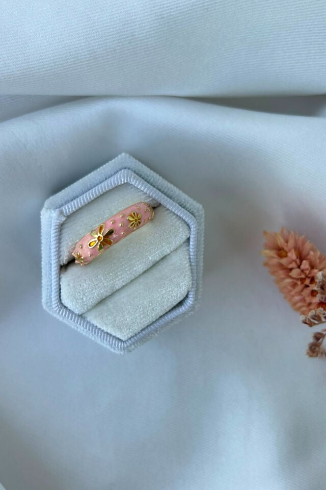 Çiçek Detaylı Mineli Pembe Yüzük