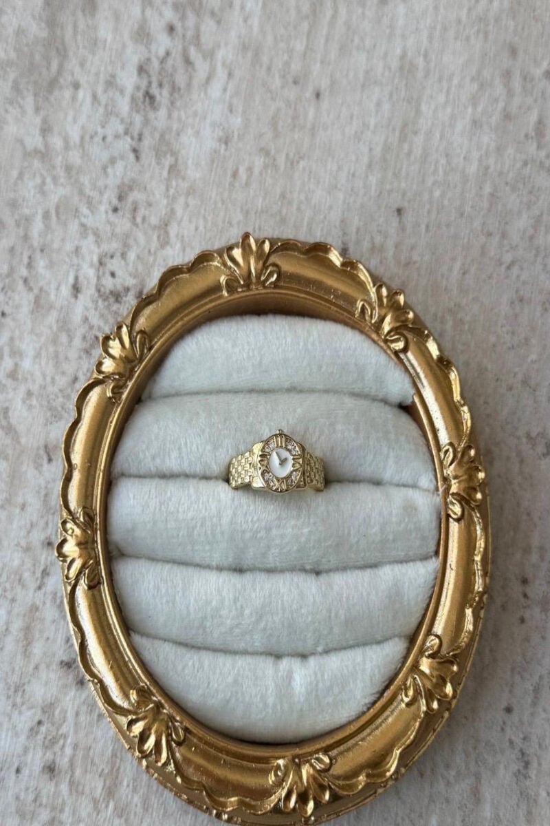 Beyaz Mineli Vintage Model Saat Yüzük