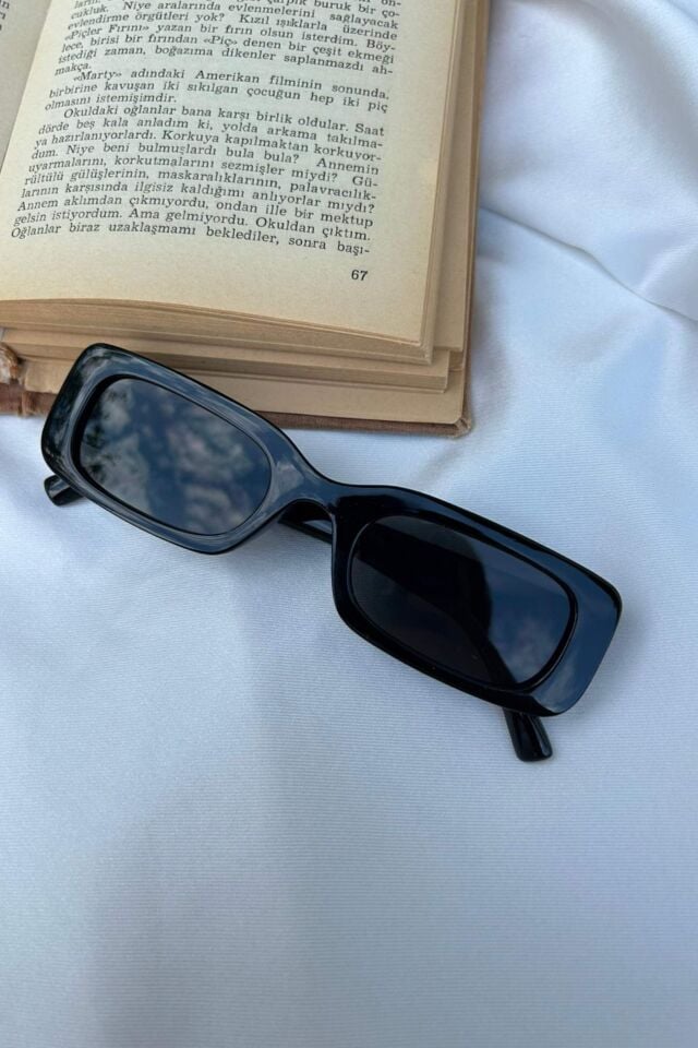 Kalın Kenarlı Dikdörtgen Model Siyah Güneş Gözlüğü