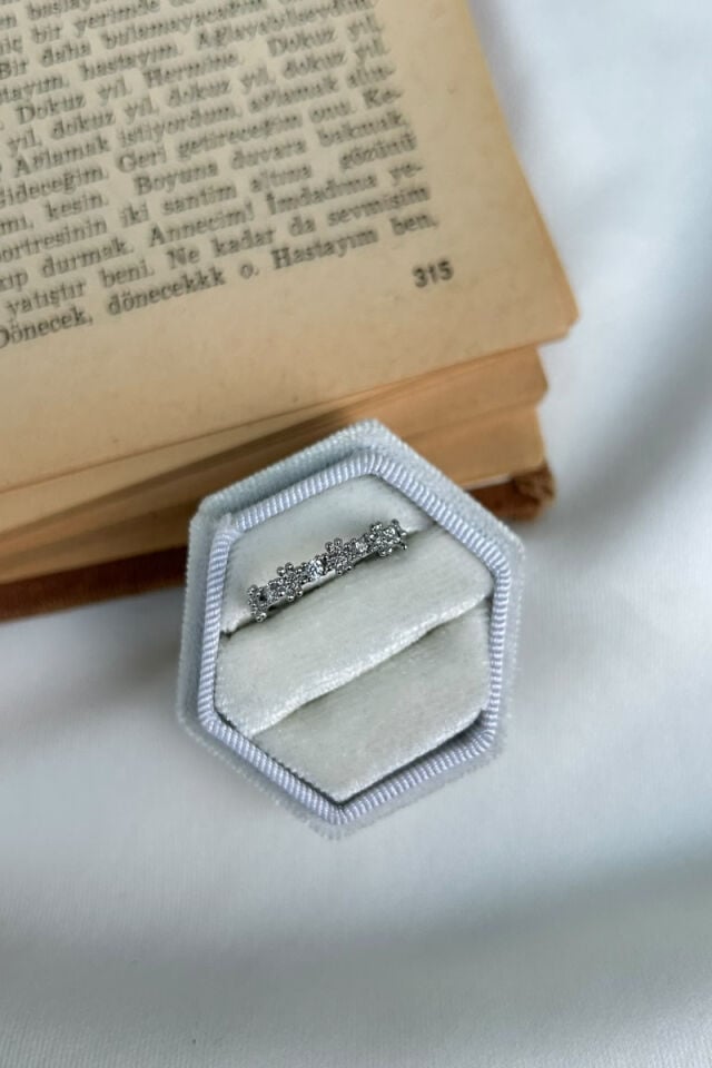 Çiçek Detaylı Zarif Model Yüzük(silver)