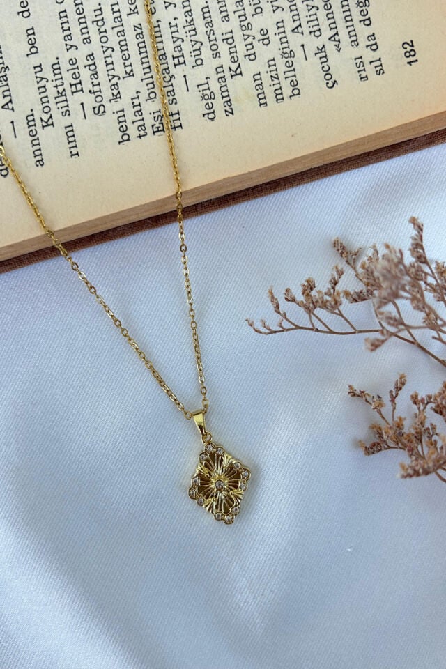 Yonca Detaylı İşlemeli Vintage Model Kolye