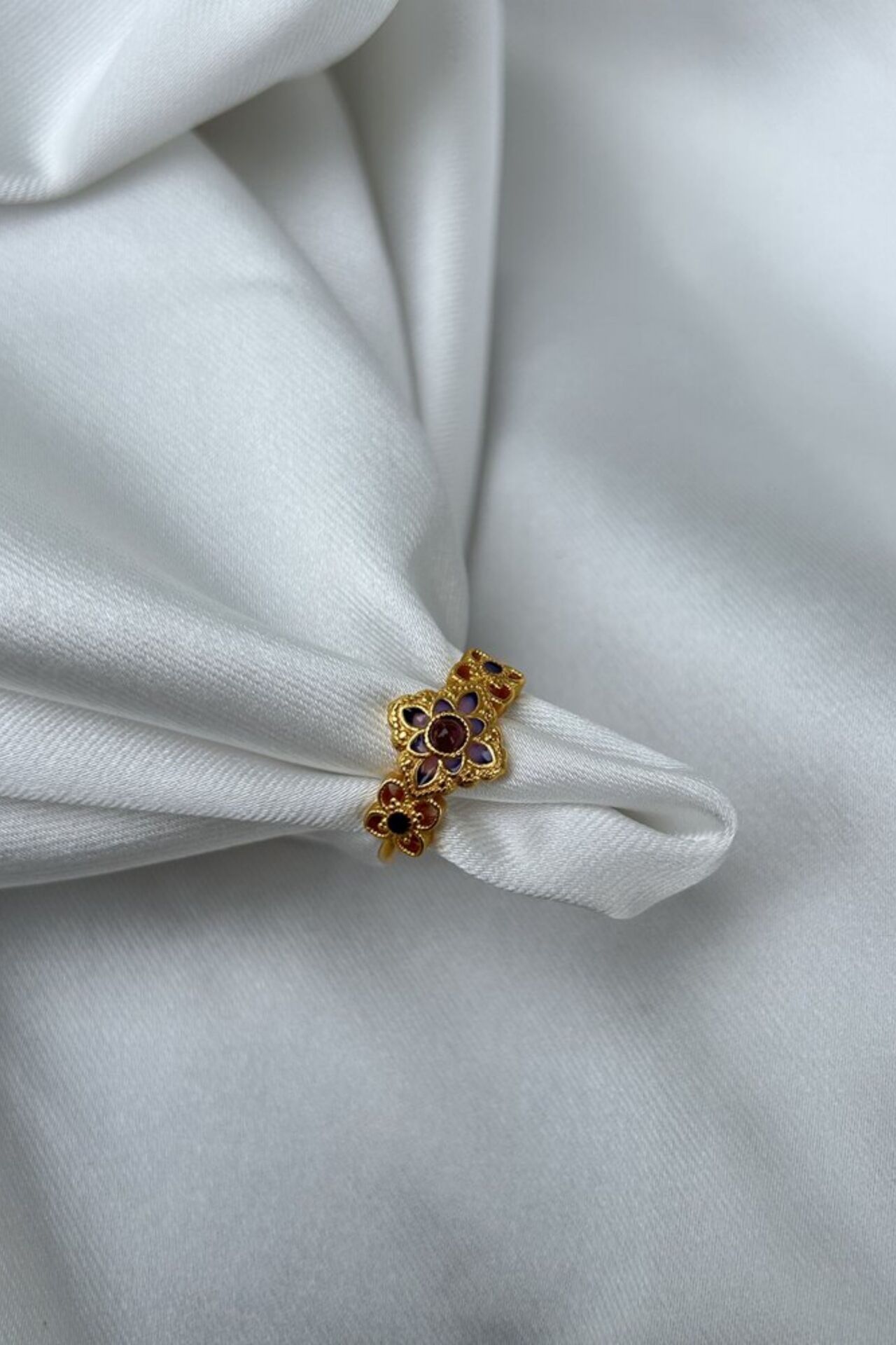 Mor Taş Detaylı Çiçek Model Tasarım Yüzük