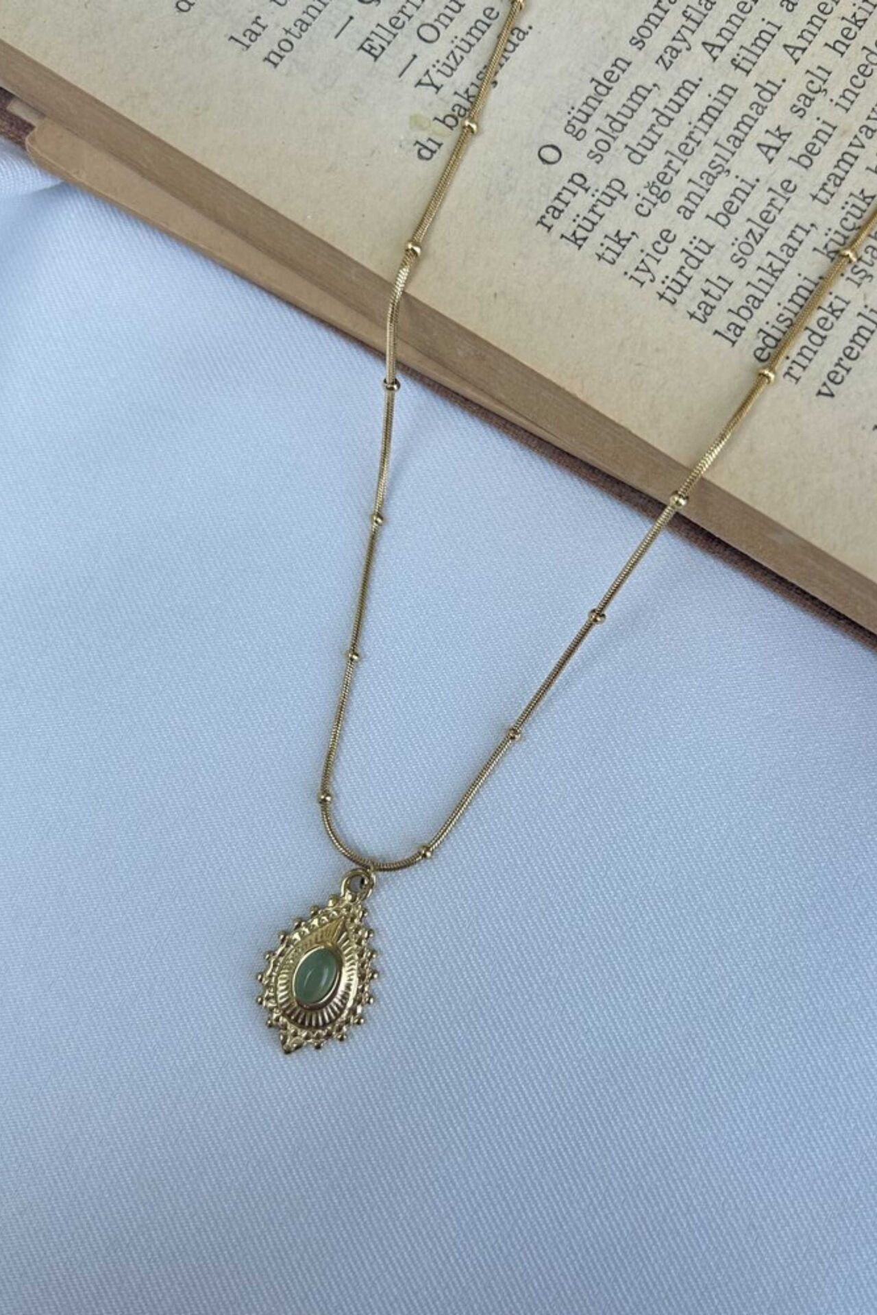 Yeşil Taş İşlemeli Damla Model Kolye