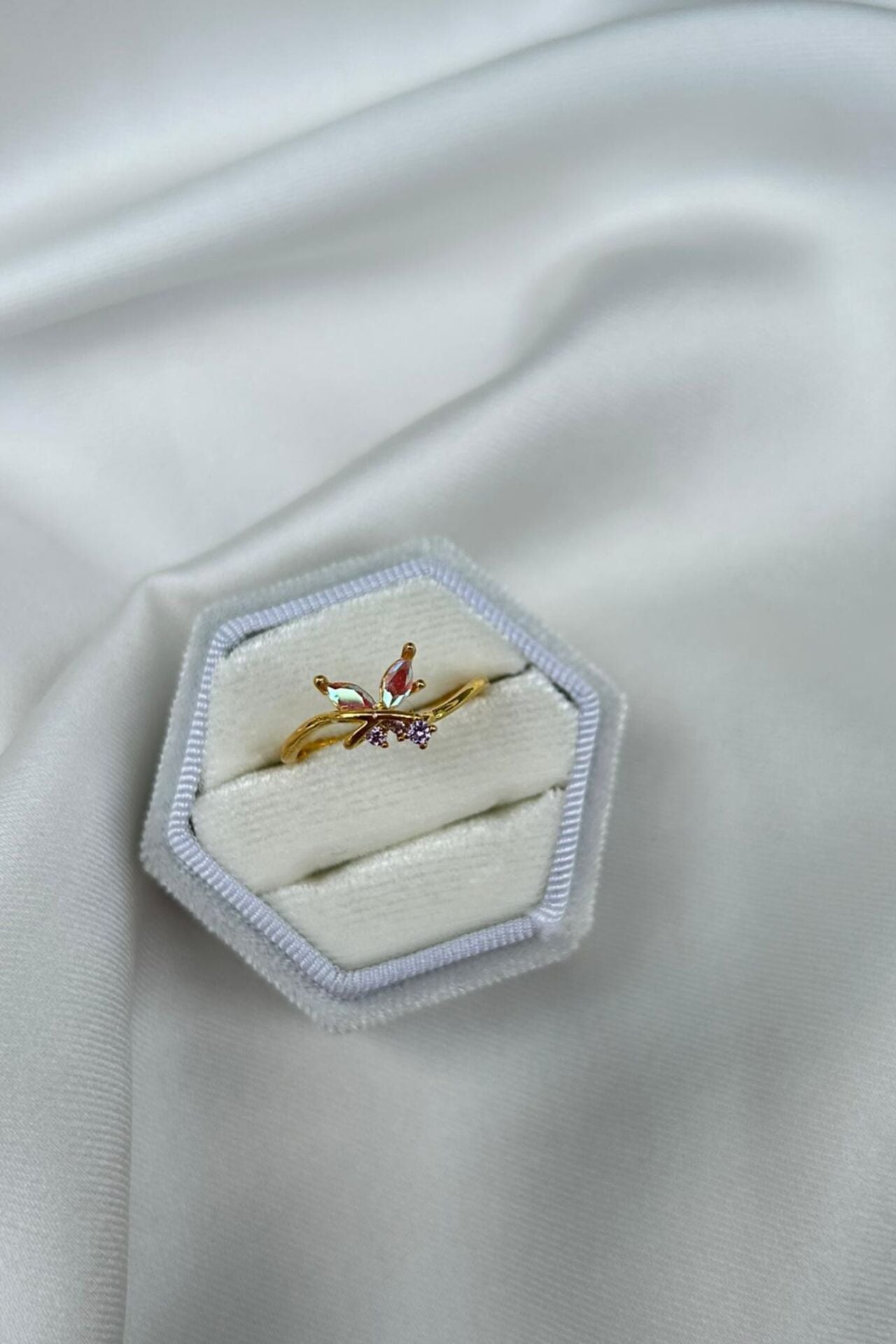 Sedefli Taş Kelebek Model Yüzük